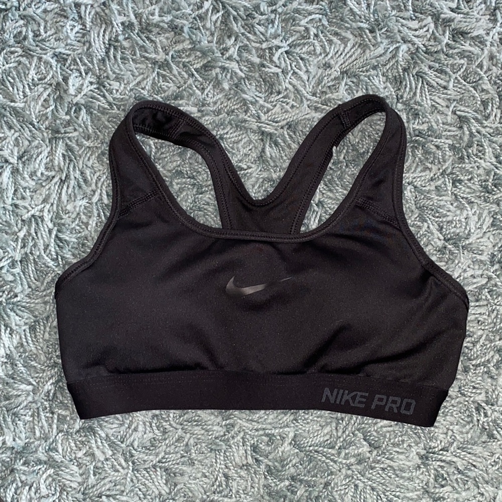 NWOT NIKE SPORTS BRA SIZE SMALL